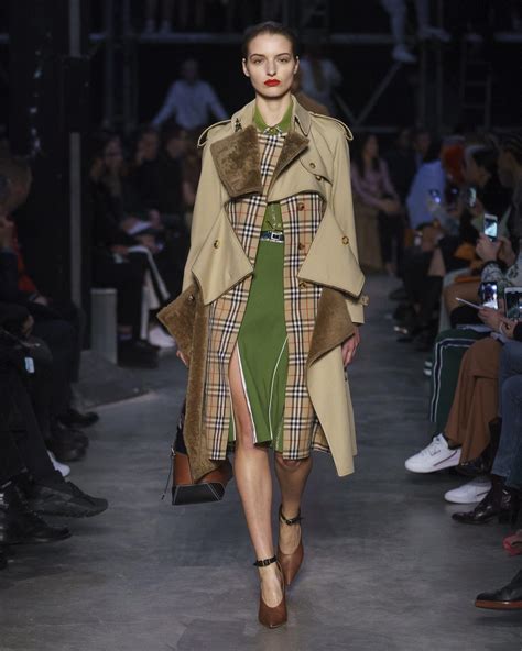 burberry fall 2018 2019|Burberry out of FTSE 100.